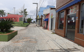 Trecho de rua morreu após a reforma da praça.