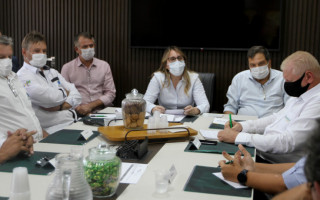 Juliana Passarin apresentou os investimentos e projetos que estão em andamento.