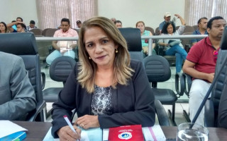 Vereadora Zezé Cardoso (PSDB)solicita a regularização no repasse ao Plan-Saúde.