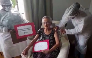 Josefa Rodrigues, de 98 anos, foi vacinada no município de Cristalândia nesta quinta-feira, 11.