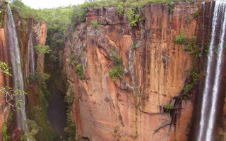 Cânion Encantado, em Almas, reúne trilhas e cachoeiras incríveis 