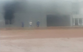 Fogo destrói auditório do novo HGG