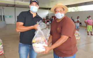 Cestas de alimentos foram entregues no último dia 4, a 500 profissionais.