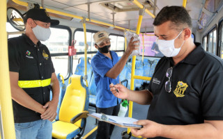 A higienização é feita à base de cloro e água seguindo as recomendações da Vigilância Sanitária.