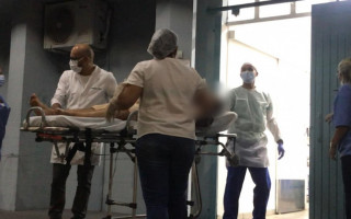 Homem foi socorrido e levado para o Hospital Regional de Araguaína. 