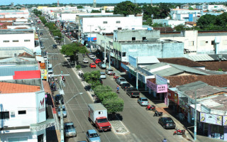 Avenida Goiás, centro comercial de Gurupi.