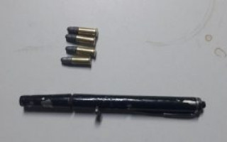 O revolver calibre 22 possui o formato de uma caneta