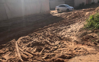 Rua no setor Ana Maria se tornou intrafegável