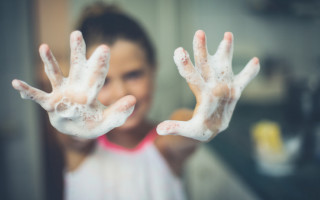 Lavar as mãos se tornou ainda mais importante para nos livrarmos de micro-organismos causadores de doenças.