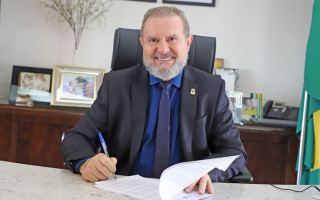 Governador Carlesse assina pré-contrato para compra da vacina Sputnik V