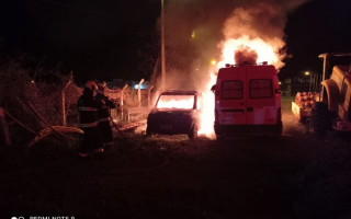 O incêndio foi combatido pelo Corpo de Bombeiros e ninguém se feriu.