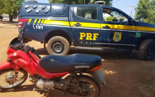 Motocicleta foi apreendida pela PRF em Palmeiras do Tocantins.