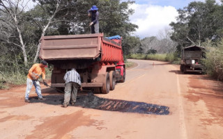 Ageto implementa na rodovia TO-226 Goiatins / Campos Lindos, os serviços de tapa-buracos.