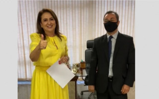 Senadora Kátia Abreu recebeu o prefeito Wagner Rodrigues em seu gabinete. 