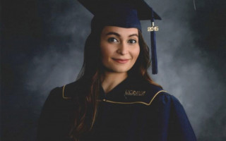 Jáfia durante a formatura da graduação na Universidade da Califórnia.