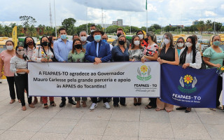 Governador e representantes da Apaes