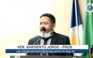 Vereador Jorge Carneiro em discurso na tribuna.