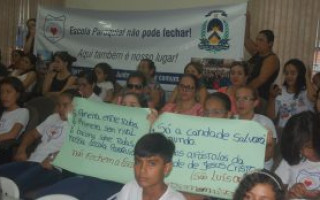 Pais e Alunos cobram permanência da Escola Paroquial Sagrado Coração de Jesus