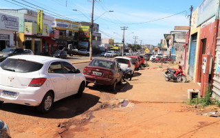 Segundo a prefeitura, as calçadas terão regularização do nível, eliminando obstáculos de mobilidade para deficientes físicos.