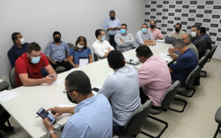 O projeto foi apresentado aos vereadores e segue para apreciação da Câmara Municipal em regime de urgência e relevância.