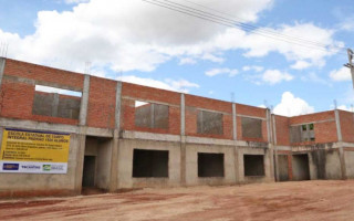  As obras da unidade de ensino foram paralisadas com 60% executadas 