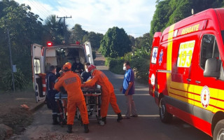 Viatura do Corpo de Bombeiros fazendo o atendimento.