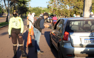 Nessa quinta-feira, 3, primeiro dia de lockdown, as equipes realizaram barreiras na saída para as chácaras.
