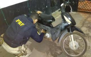 Motocicleta adulterada foi apreendida pela PRF.