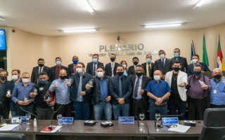 Os aplausos foram conferidos aos pastores em homenagem ao Dia Nacional do Pastor Evangélico.