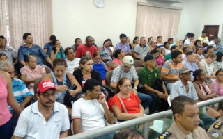 Moradores do setor Alto Bonito acompanham audiência na Câmara de Araguaína