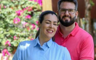 Prefeita Cinthia Ribeiro e o noivo Eduardo Mantoan 