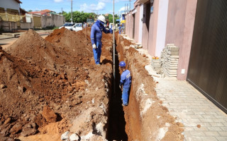 Serviços na rede de água estão sendo realizados primeiramente no centro da cidade.