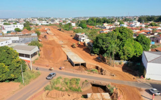 Pontes nas ruas Ademar Vicente Ferreira e Souza Porto serão demolidas para a passagem da canalização da Via Norte.