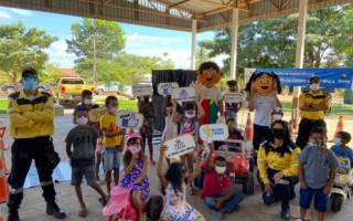 Educação no trânsito com as crianças de São Félix do Tocantins.