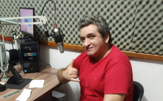Professor Antônio Eduardo durante uma entrevista. 