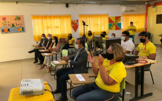 Por meio da parceria, o Município disponibiliza professores que atuam no projeto.