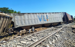 Trem tombou na região de Tupiratins, quando passava pela Ferrovia Norte-Sul.