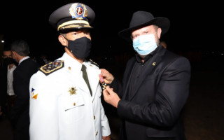 Foi concedida ao Coronel Silva Neto a medalha de Comenda da Ordem 