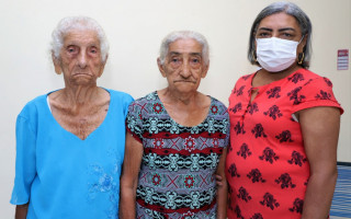 Dona Margarida Madalena, a filha Santina Madalena, e a neta Ana Madalena. 