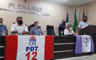 Dilson Júnior durante discurso de posse na presidência municipal do PDT