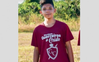 O adolescente Erick Pereira desapareceu no rio após mergulhar e não foi mais visto.