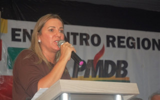 Deptuada Federal Dulce Miranda discursa em encontro do PMDB em Araguaína.