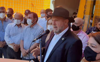 Governador Mauro Carlesse durante solenidade na escola de Tempo Integral no setor Maracanã