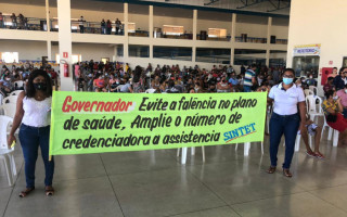 Diretoria do SINTET em ato durante visita do governador em Araguaína