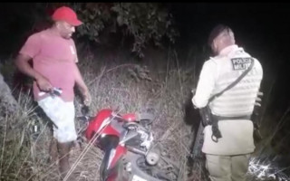 Motocicleta foi recuperada pela PM.