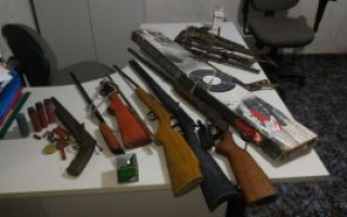 Arsenal de armas apreendido em Campos Lindos