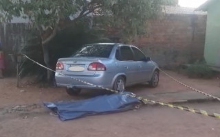 Vítima saiu correndo baleada e não resistiu. 