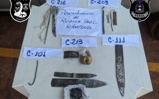 Material em celas do presídio Barra da Grota 