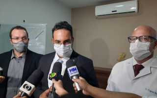 Secretário estadual de Administração, Bruno Barreto, durante visita ao Instituto Sinai em Araguaína. 