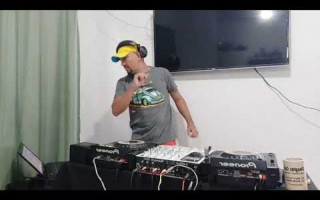 Até o dia 30, estão previstas a realização de shows de bandas de vários estilos musicais, djs e apresentações teatrais.